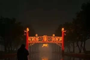 公路片《归途三十里》封面，山道上的旧面包车